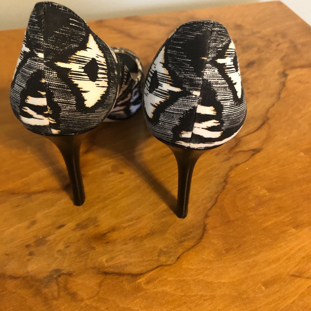 Open toe multi - fabric pump